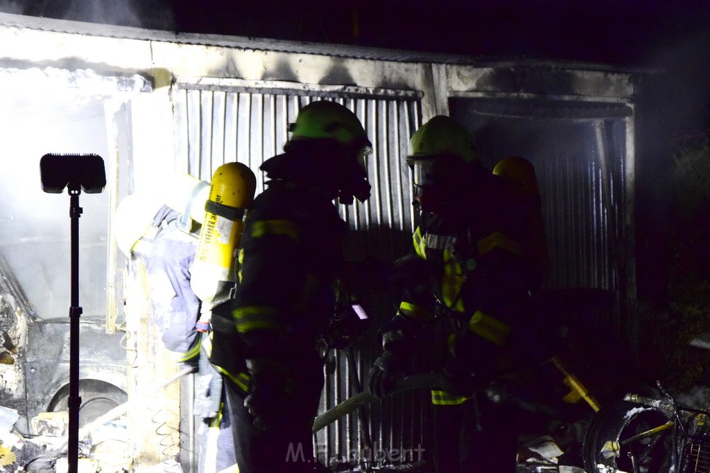 Feuer Hinterhof Garagen Koeln Hoehenberg Olpenerstr P116.JPG - Miklos Laubert